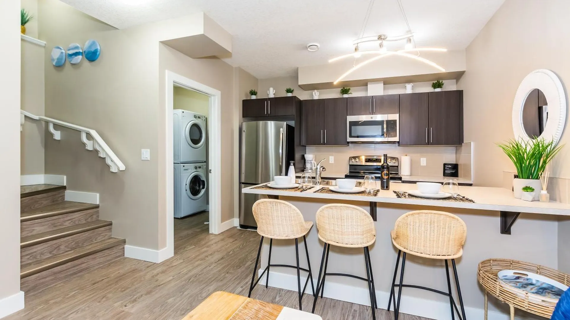 Queen Bed * Netflix * Wifi * Long Or Short Stays Edmonton 0*,  Kanada